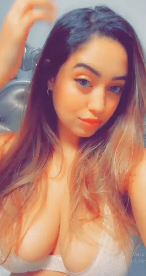 Indian Girl Showing Big boobs On Snapchat