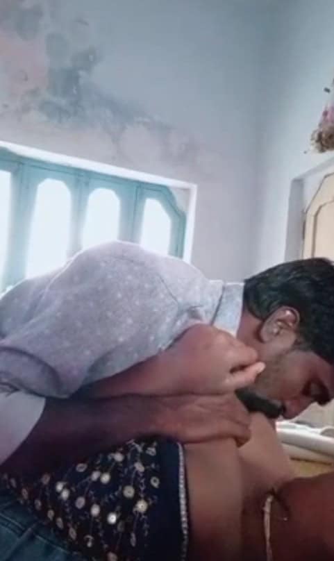 College Ka Ladka Marathi Patni Ke Boobs Chusta Hai