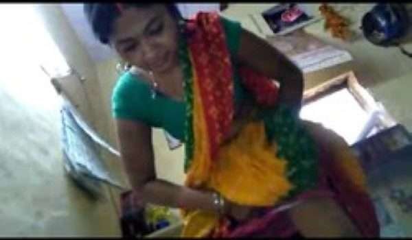 Desi Bhabhi Condom Pahanke Lund Ki Sawari Kari