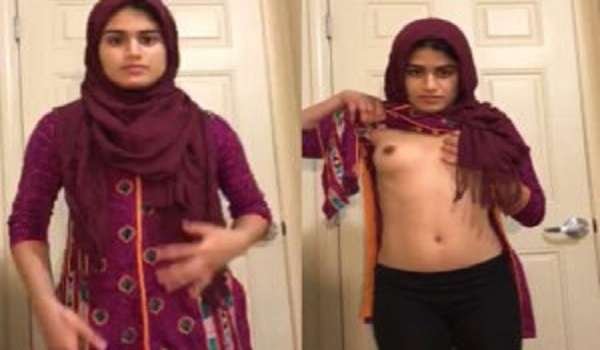 Sexy Muslim Ladki Apne Boobs Dikhati Huye