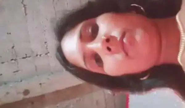 Gaon Ke Bhabhi Aapne Choot Aur Gaand Dikha Rahi Hai