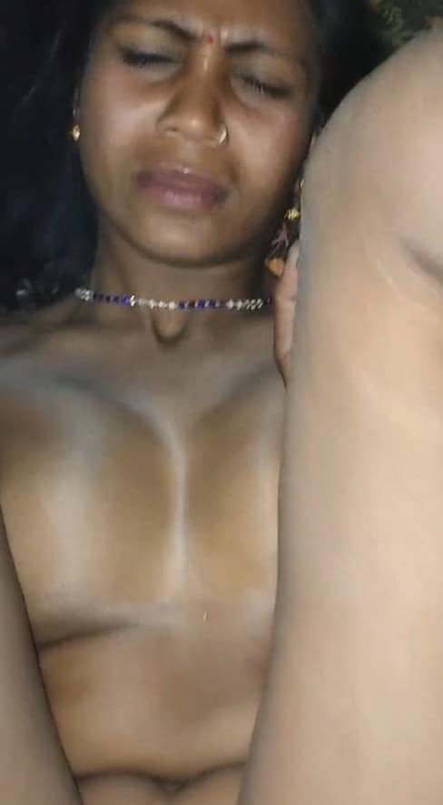 Gaon Ke Bhabhi Ko Chodne Ke Baad Ushki Chikh Nikal Gayi