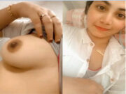 Sexy Desi Girl Flashes Her Nice Boobs And Pussy