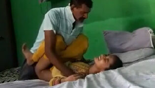 Young Girl Ka Boodhe Aadmi Ke Sath Peheli Baar Sex Kar Rahi Hai