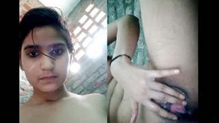 Desi Cute Girl Fingering Pussy