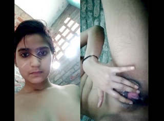 Desi Cute Girl Fingering Pussy