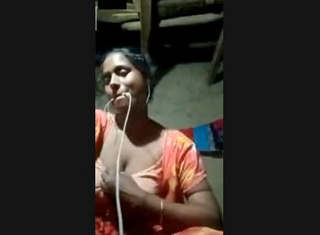 Gaon Ki Ladki Ne Bade Boobs Dikhayi Live Par
