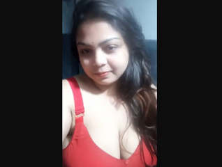 Desi Hot Ladki Apne Bade Boobs Dikhati Hai