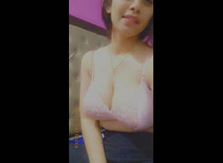 Pakistani College Girl Apne Hotty Figure Dikha Rahi Hai