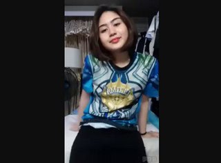 Sundaar Ladki Nangi Body Dikha Rahi Hai