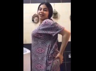 Curvy Bhabhi Apne Bf Ke Liye Apne Boobs Daba Rahi Hai