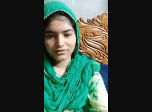 Muslim Girl Video Call Pare Apni Chuchi Aur Chut Dikha Rahi Hai
