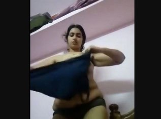 Mallu Aunty Apne Dress Badalte Hua