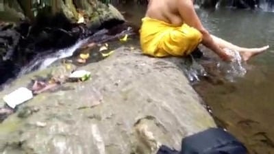 Indian Lady Outdoor Mein Kapde Utarte Huye
