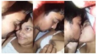 19 Saal Ke Muslim Ladki Ko Bistar Par Laatkar Uske Boobs Dabaye Aur Kiss Kiya