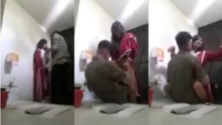Muslim Ladki Bathroom Mein Sex Karti Hai