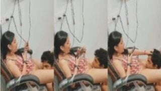 Mujhe Parlour Wali Ladki Kee Choot Chaatne Mein Maja Aaya
