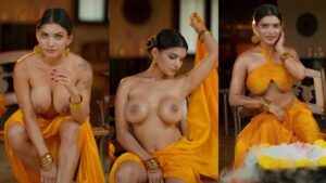 Saree Pehene Huye Reshmi Nair Ke Nangi Bade Bade Dudh Dikha Rahi Hain