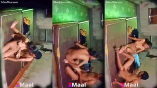 Gaon Ka BF Apne GF Ko Chhupa Huya Camera Ke Samne Chod Raha Hai