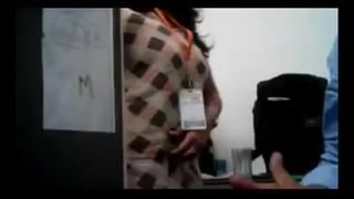 Office Mein Employee Ne Dudh Dabaya